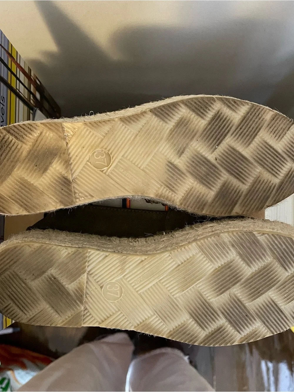 Hernanz olive suede